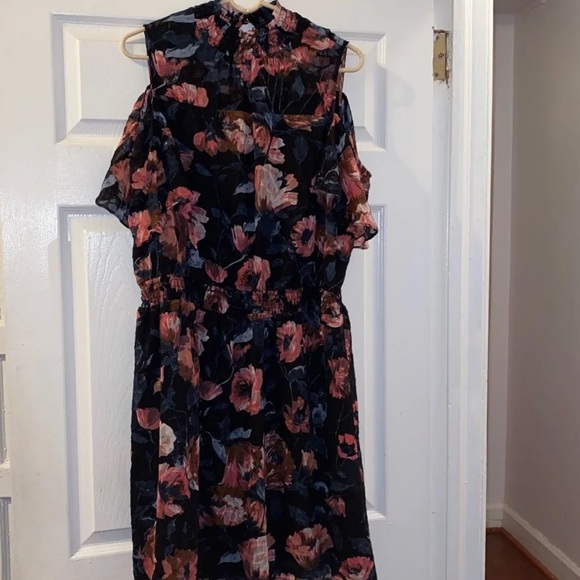 Dress - Picture 3 of 7